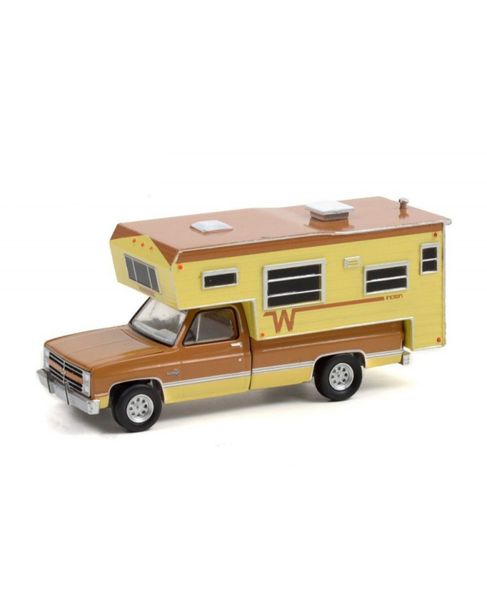 Greenlight 1:64 1986 Chevrolet C20 Silverado Camper Special with Winnebago Slide-In Camper - Copper Canyon & Doeskin Tan - Thumbnail