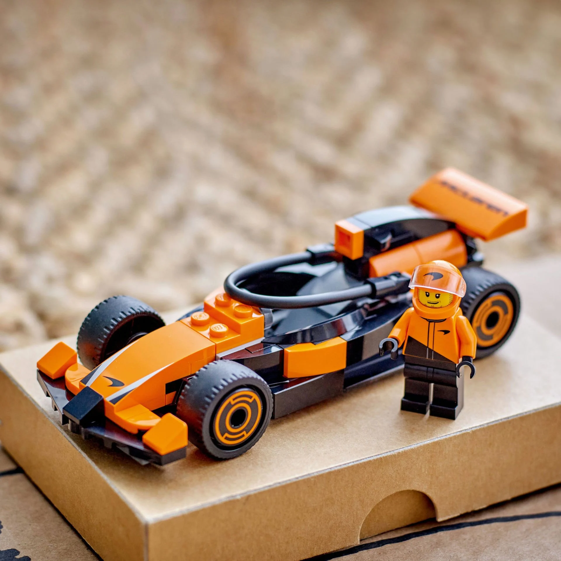 Lego City McLaren Yarış Arabalı F1 Sürücüsü 60442 Lego