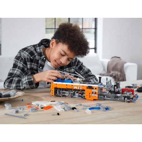 LEGO Technic Ağır Yük Çekici Kamyonu - Thumbnail