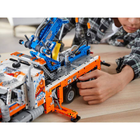 LEGO Technic Ağır Yük Çekici Kamyonu