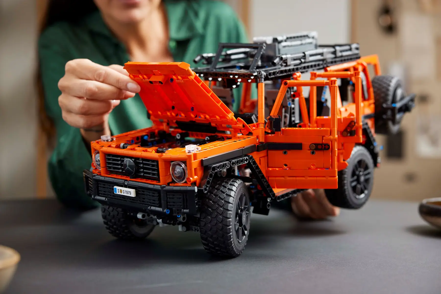 Lego Technic Mercedes-Benz G 500 PROFESSIONAL Line 42177 - Thumbnail