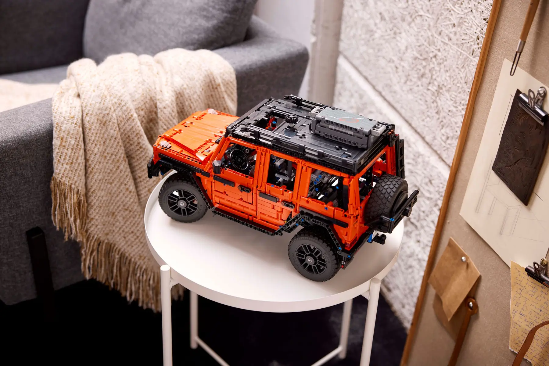 Lego Technic Mercedes-Benz G 500 PROFESSIONAL Line 42177 - Thumbnail