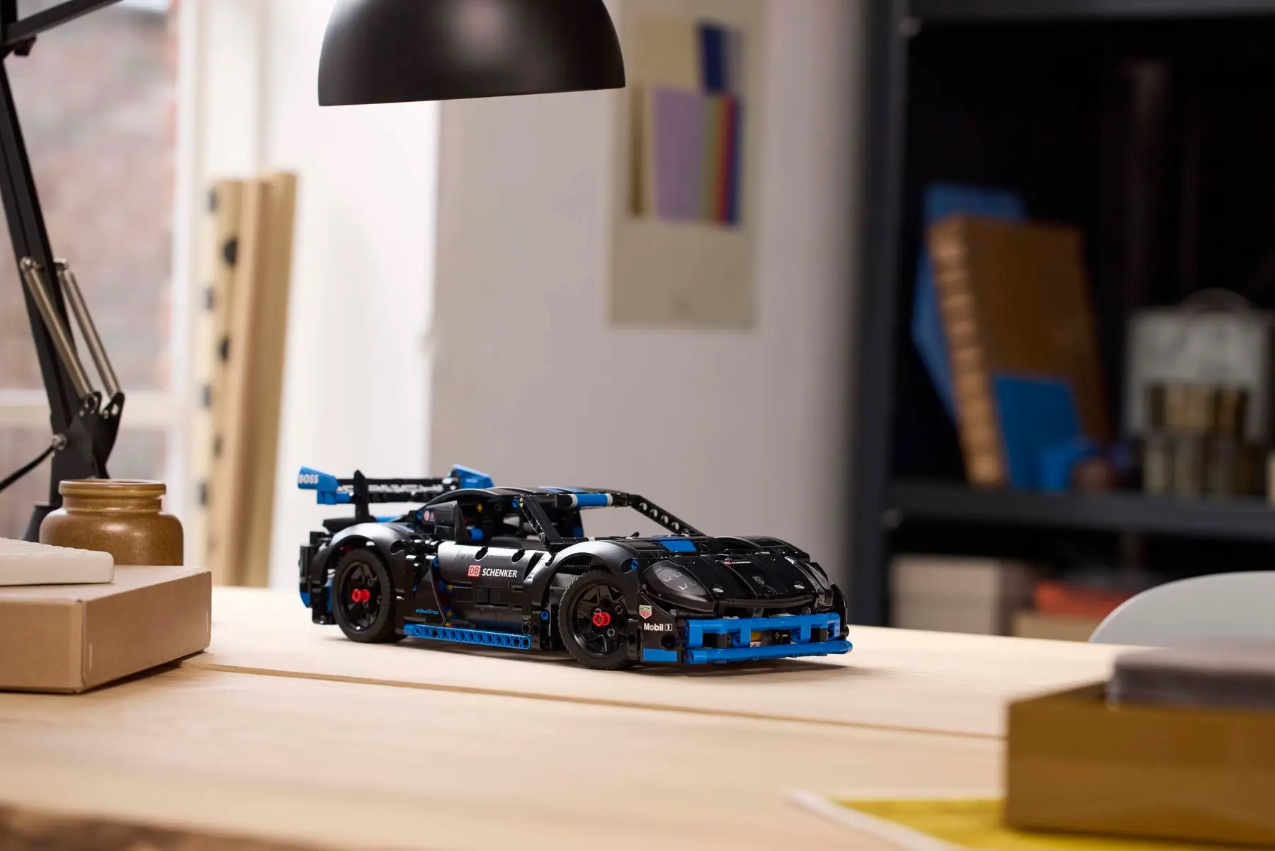 Lego Technic Porsche GT4 e-Performance Yarış Arabası 42176 - Thumbnail