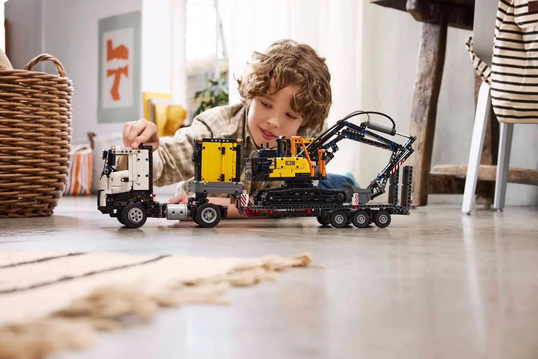 Lego Technic Volvo FMX Kamyon ve EC230 Elektrikli Ekskavatör 42175 - Thumbnail