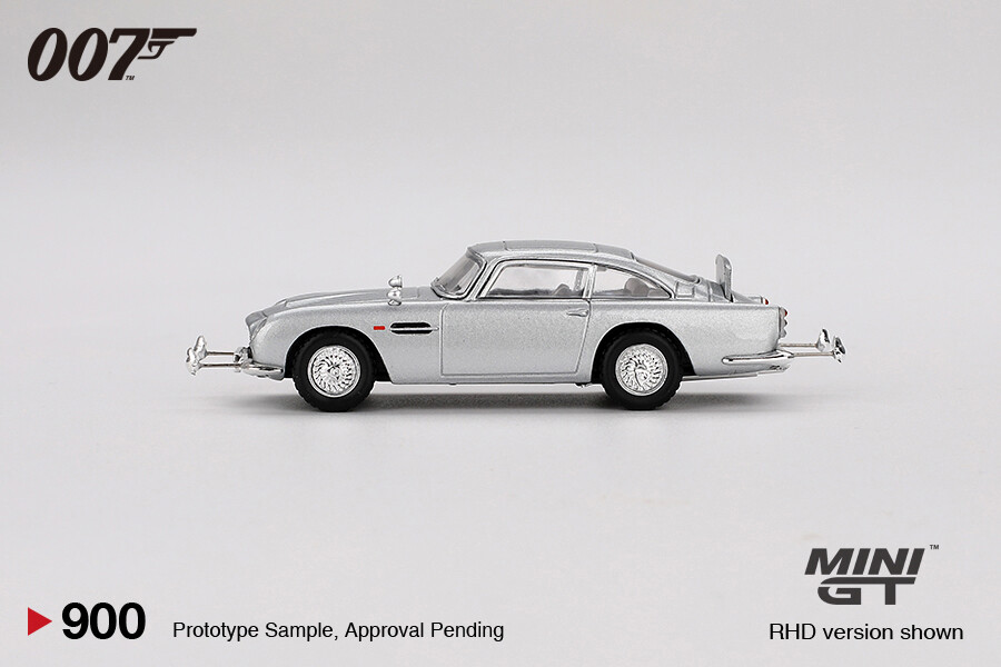 (ÖN SATIŞ) Mini GT 1/64 Aston Martin DB5 James Bond “Goldfinger” / English Blister Paket MGT00900-007E - Thumbnail