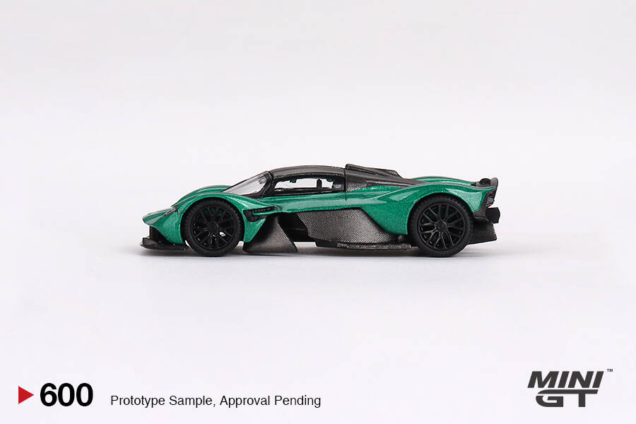 Mini GT 1/64 Aston Martin Valkyrie Aston Martin Racing Green MGT00600